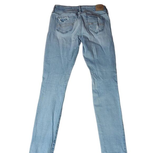 Abercrombie and Fitch Light Wash Distressed Super Skinny Jeans Size 0 - Picture 4 of 7